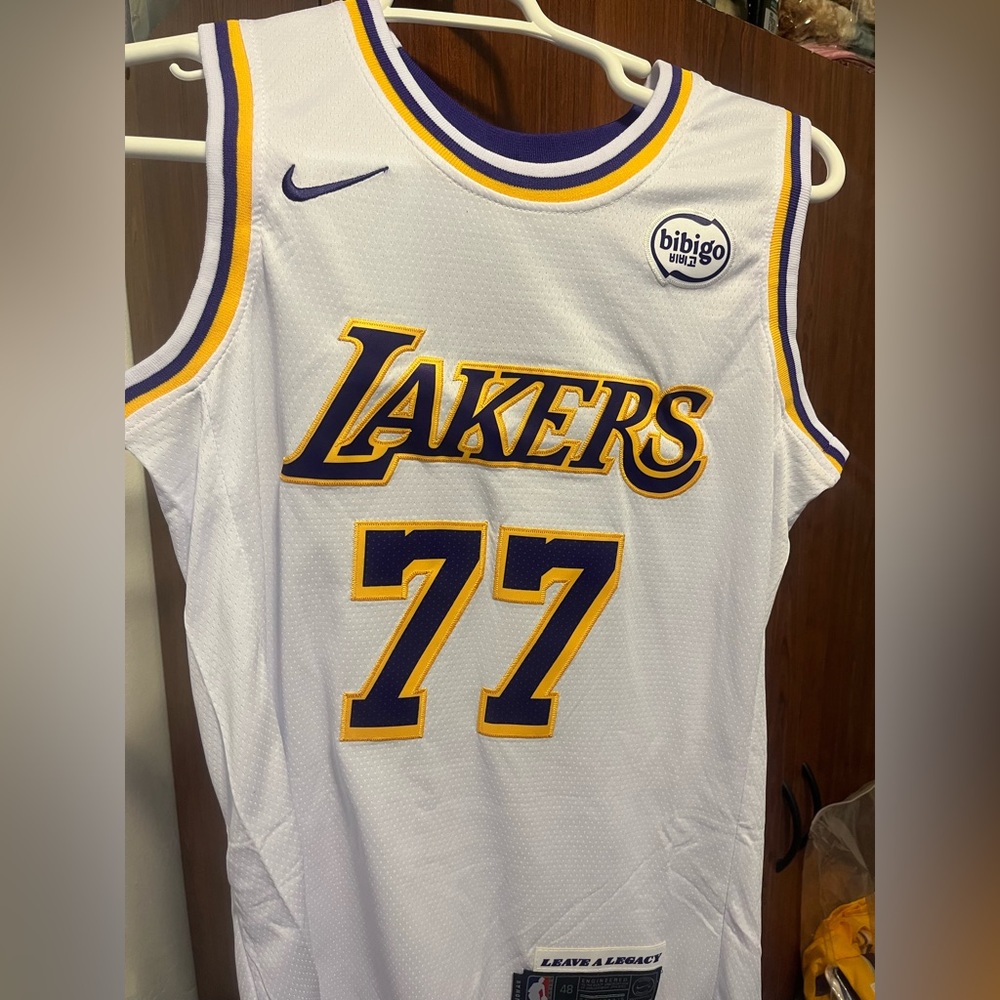 New Stitched Los Angeles Lakers Luka Doncic #77 White Men’s Jersey